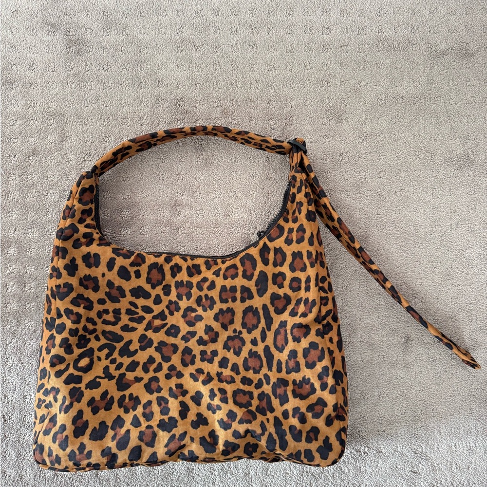 BAGGU Nylon Shoulder Bag in Leopard